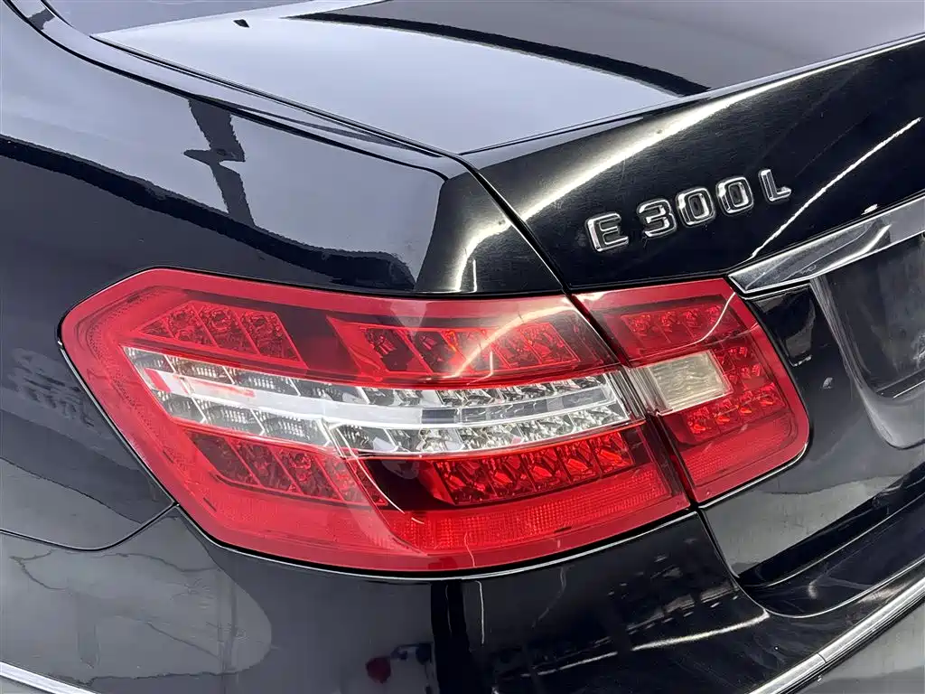 Mercedes-Benz E-Class 2012 — фото 10