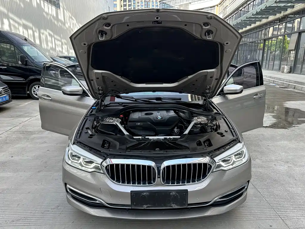 BMW 5 Series 2018 — фото 7