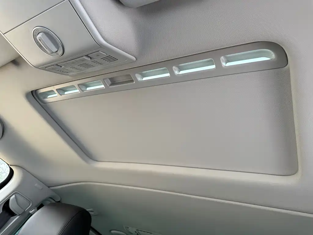 Volkswagen Multivan 2018 — фото 17