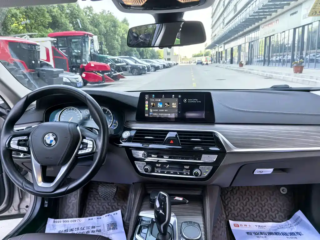 BMW 5 Series 2018 — фото 24