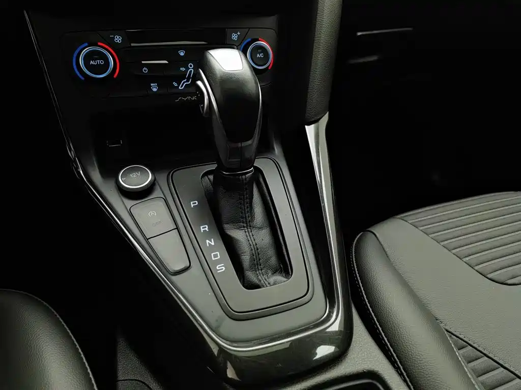 Ford Focus 2018 — фото 13