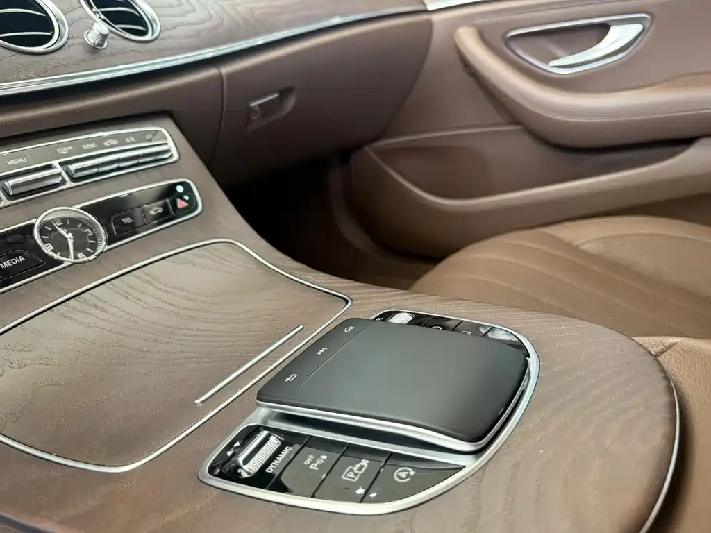 Mercedes-Benz E-Class 2020 — фото 15