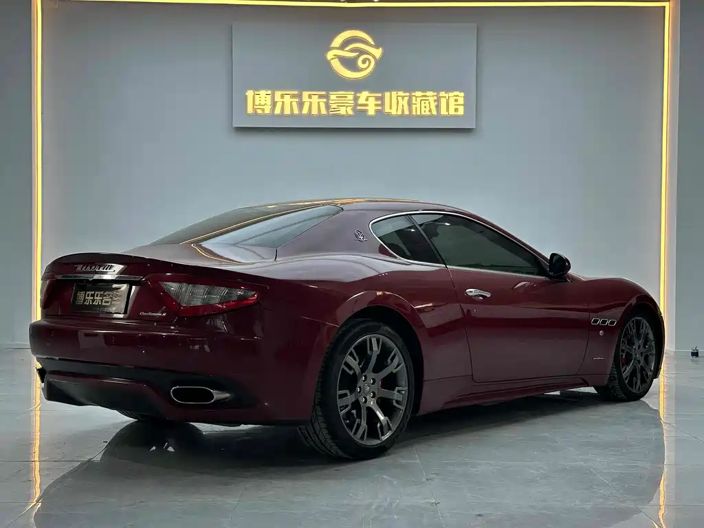 Maserati GranTurismo 2013 — фото 13