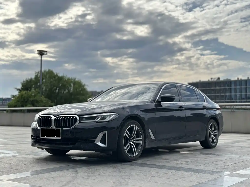 BMW 5 Series 2022 — фото 1
