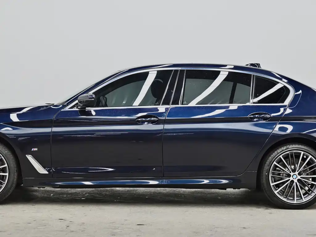 BMW 5 Series 2022 — фото 23