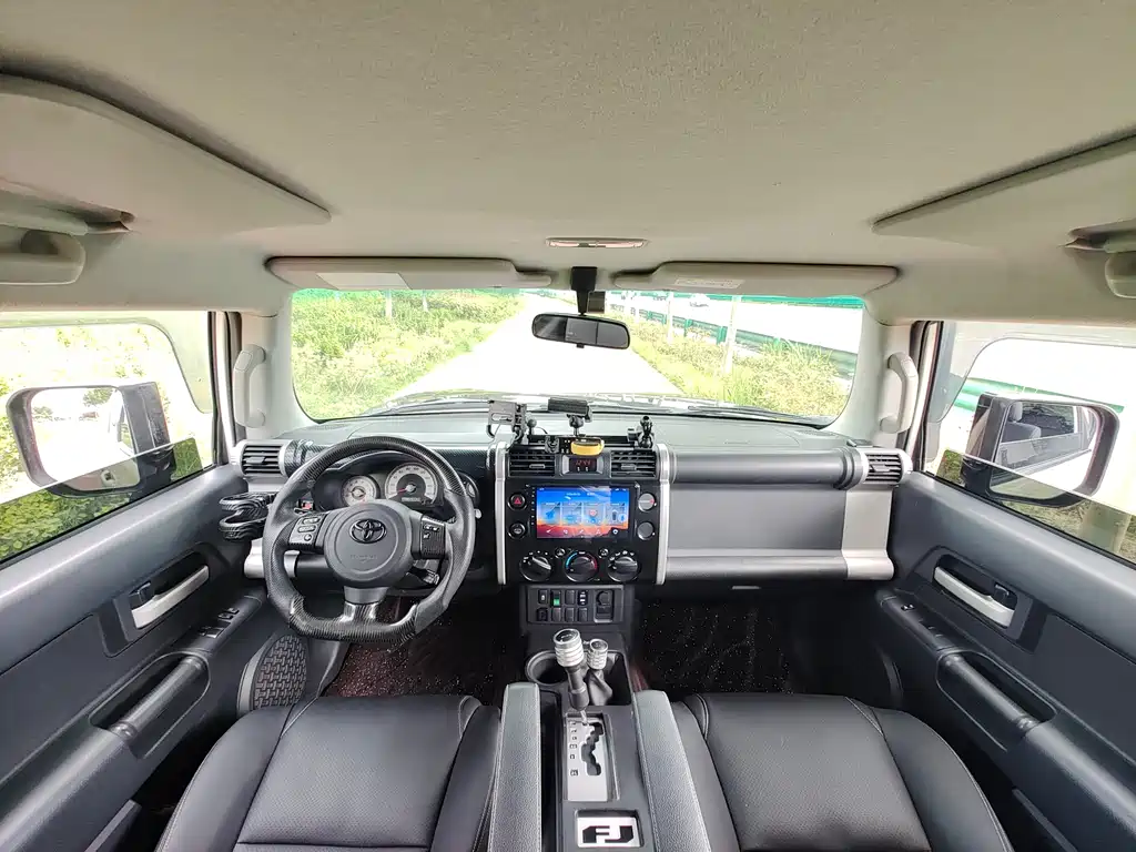Toyota FJ Cruiser 2018 — фото 15