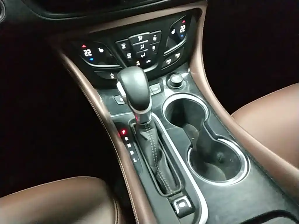 Buick Envision Plus 2020 — фото 14