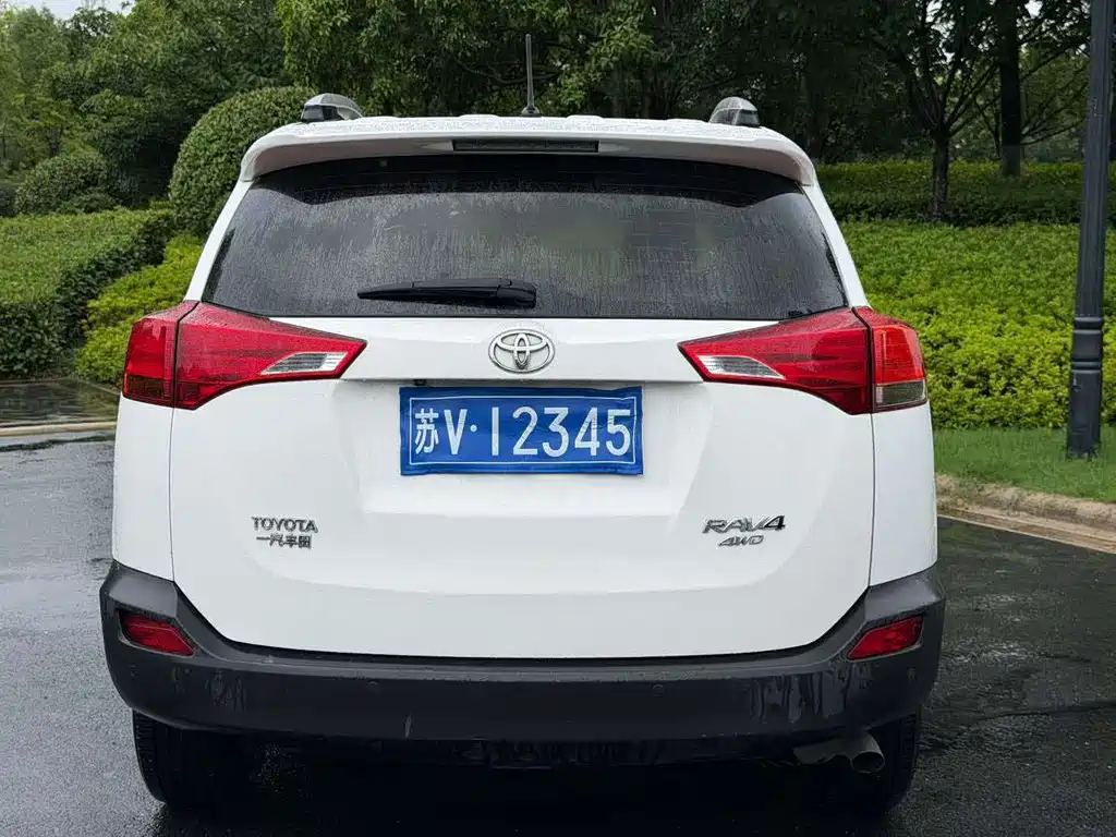 Toyota RAV4 2014 — фото 8