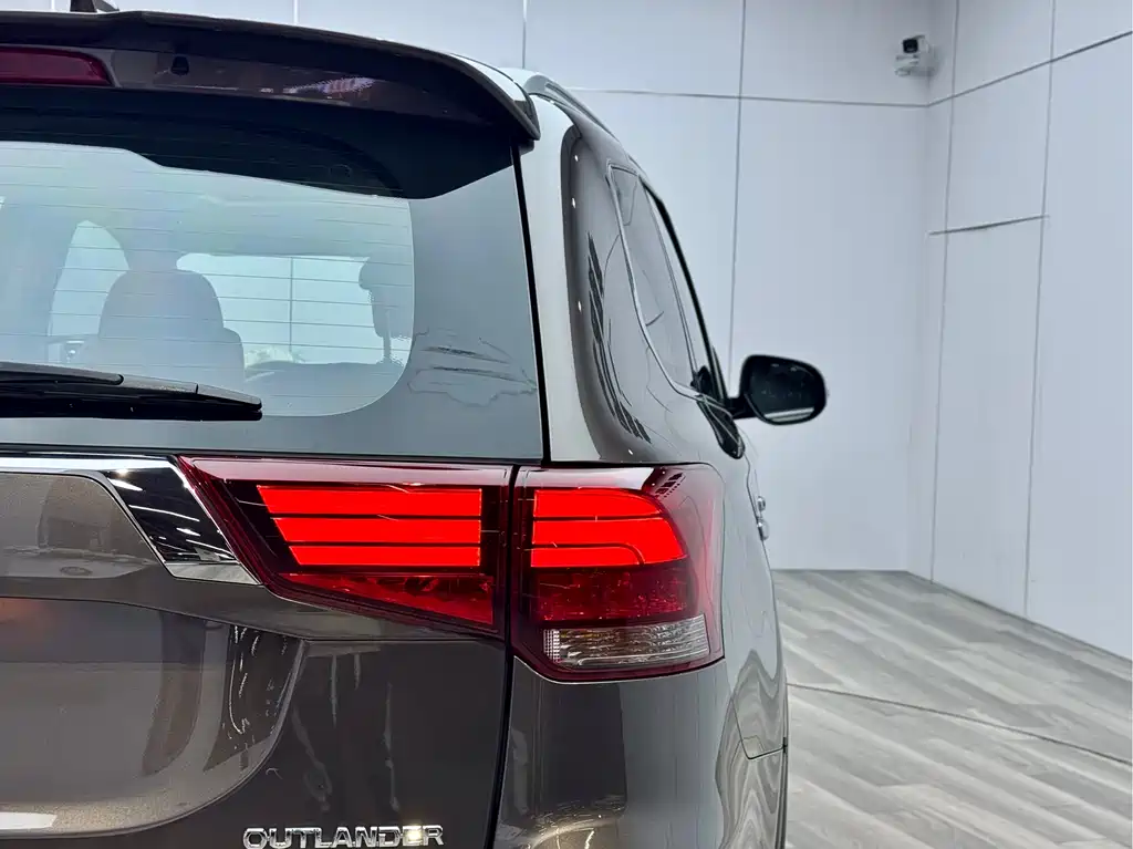 Mitsubishi Outlander 2018 — фото 29