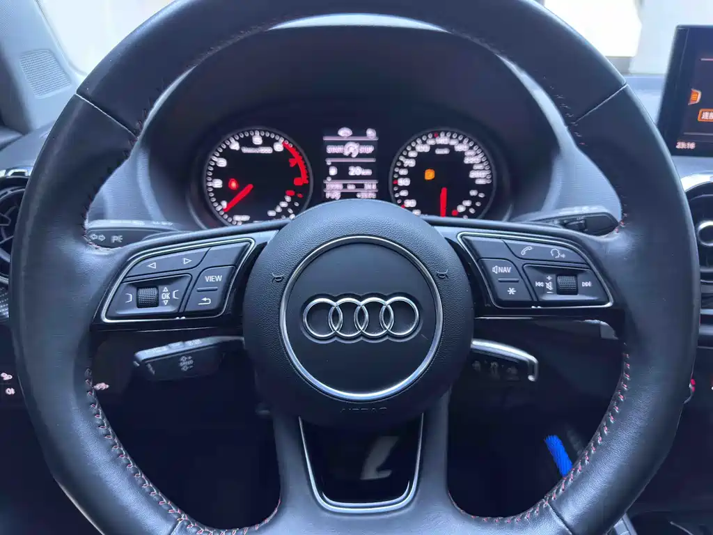 Audi Q2L 2022 — фото 15