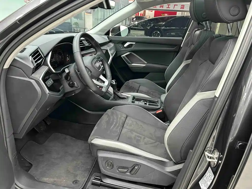 Audi Q3 2023 — фото 11