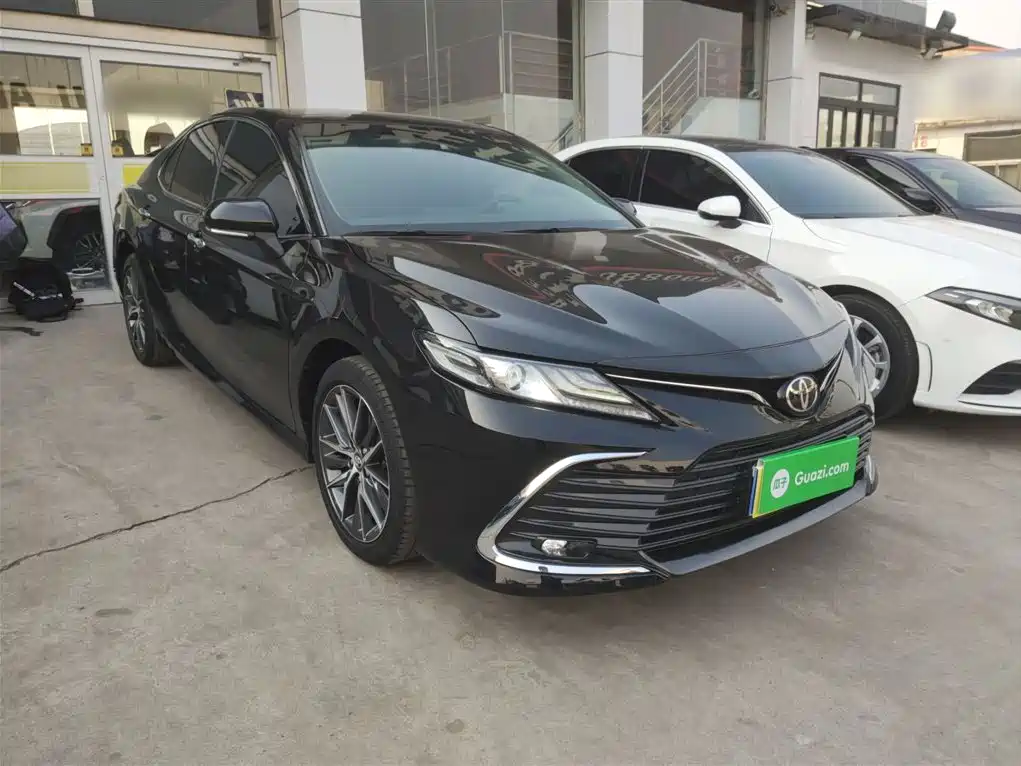 Toyota Camry 2023 — фото 4