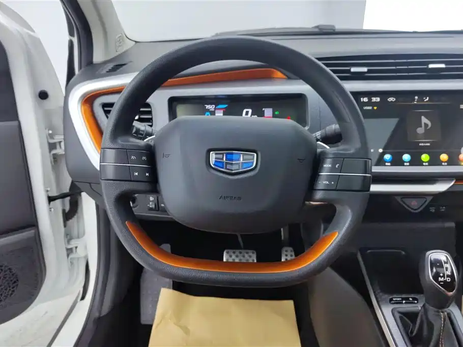 Geely Vision X1 2017 — фото 15