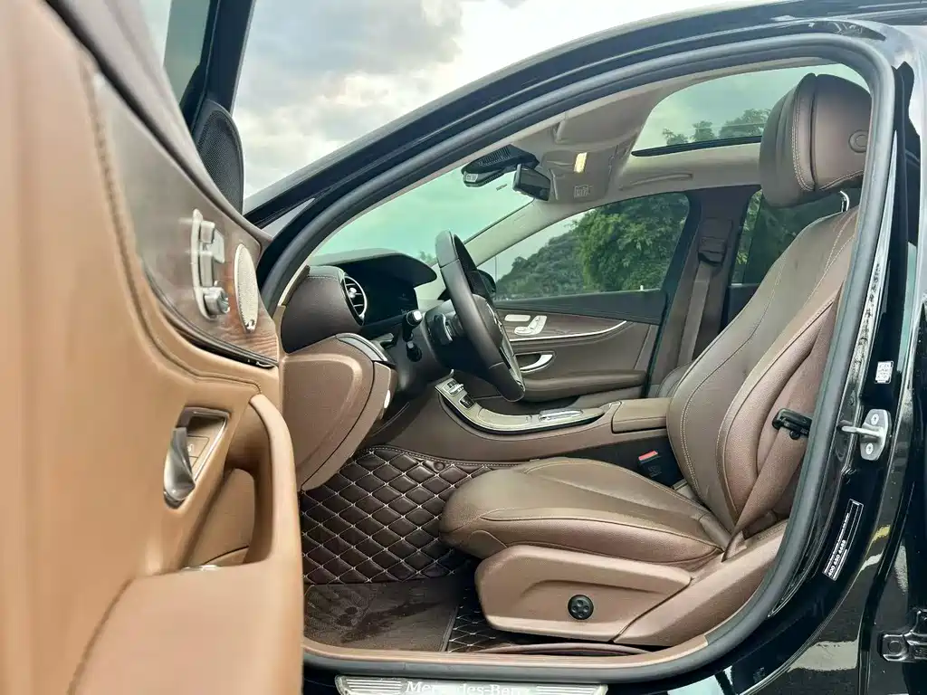 Mercedes-Benz E-Class 2023 — фото 7