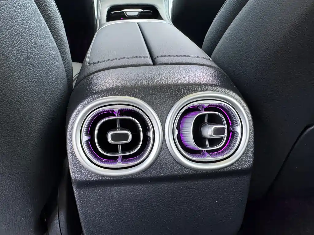 Mercedes-Benz C-Class 2025 — фото 20