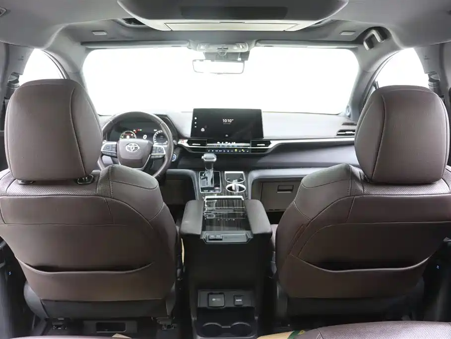 Toyota Sienna 2022 — фото 19