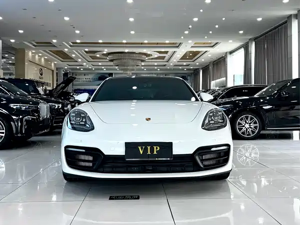 Porsche Panamera 2023