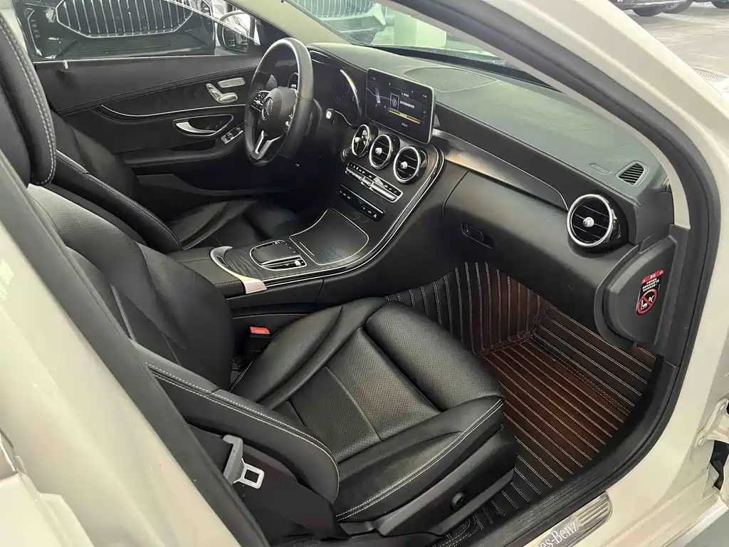 Mercedes-Benz C-Class 2019 — фото 19