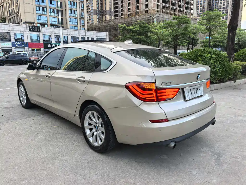 BMW 5 Series GT 2011 — фото 16
