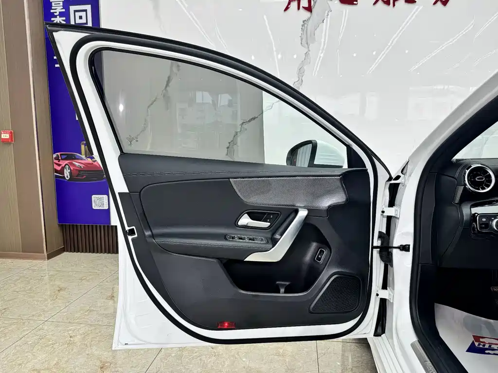 Mercedes-Benz A-Class 2023 — фото 16