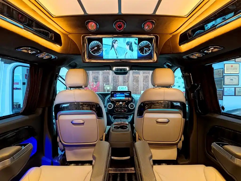 Mercedes-Benz Vito 2023 — фото 13