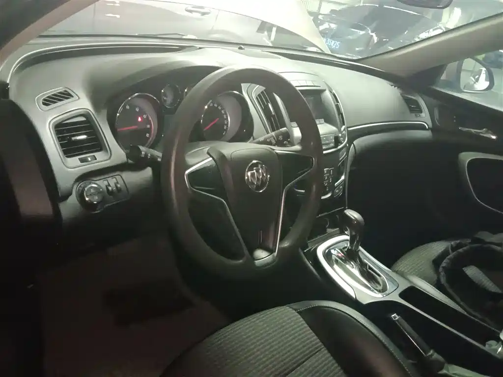 Buick Regal 2017 — фото 10