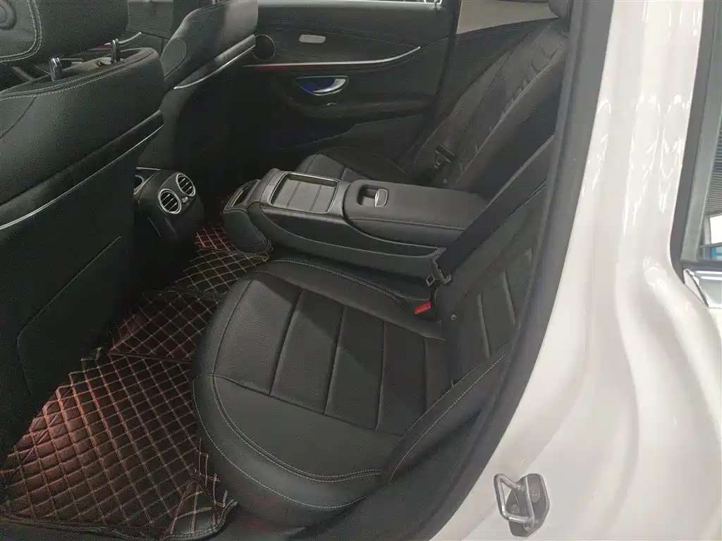 Mercedes-Benz E-Class 2020 — фото 17