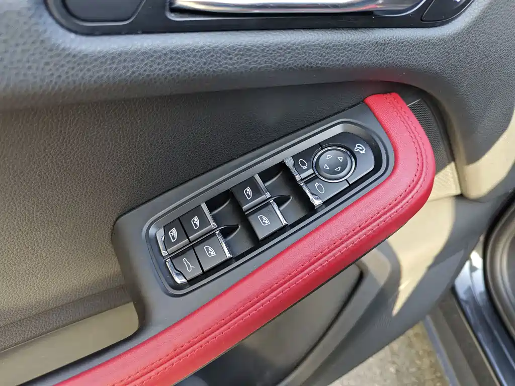 Porsche Macan 2018 — фото 22