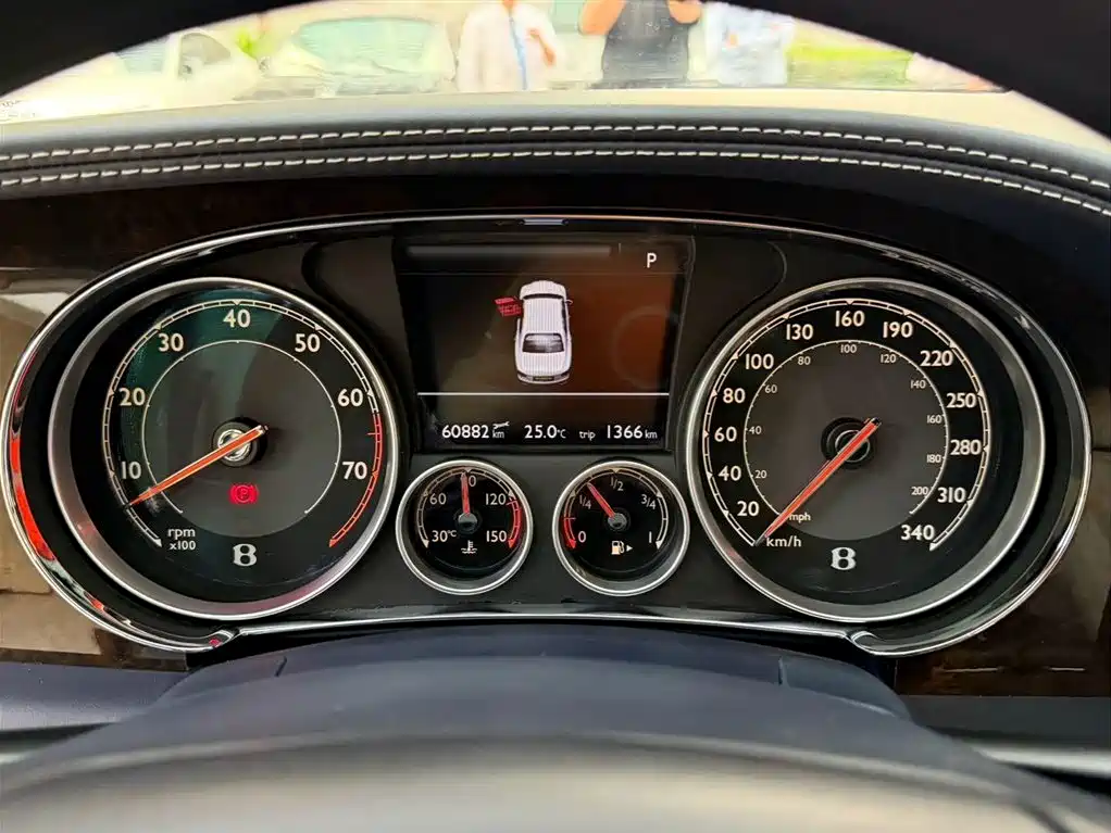 Bentley Flying Spur 2014 — фото 12
