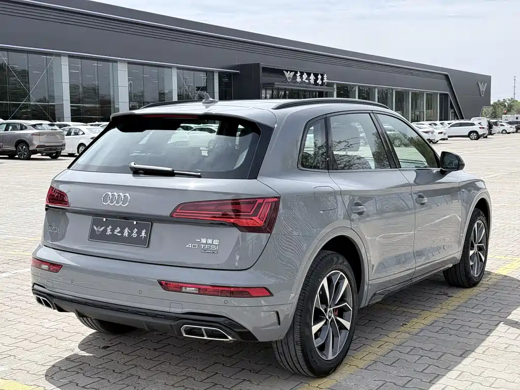 Audi Q5L 2025 — фото 10