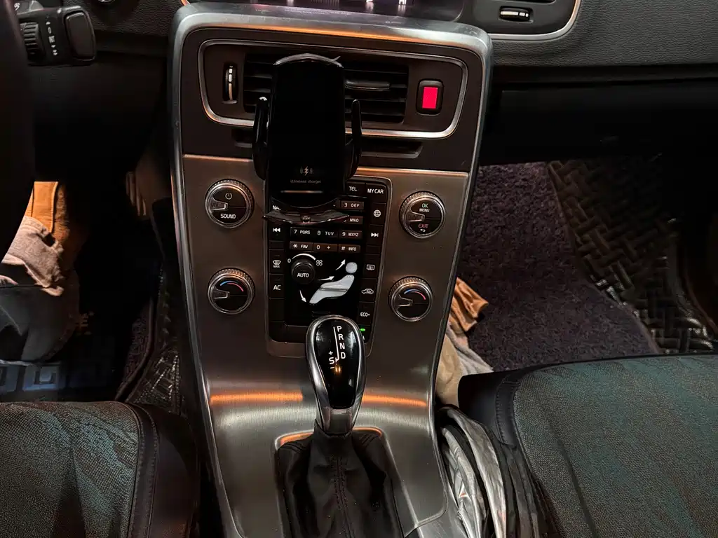 Volvo S60 2018 — фото 12