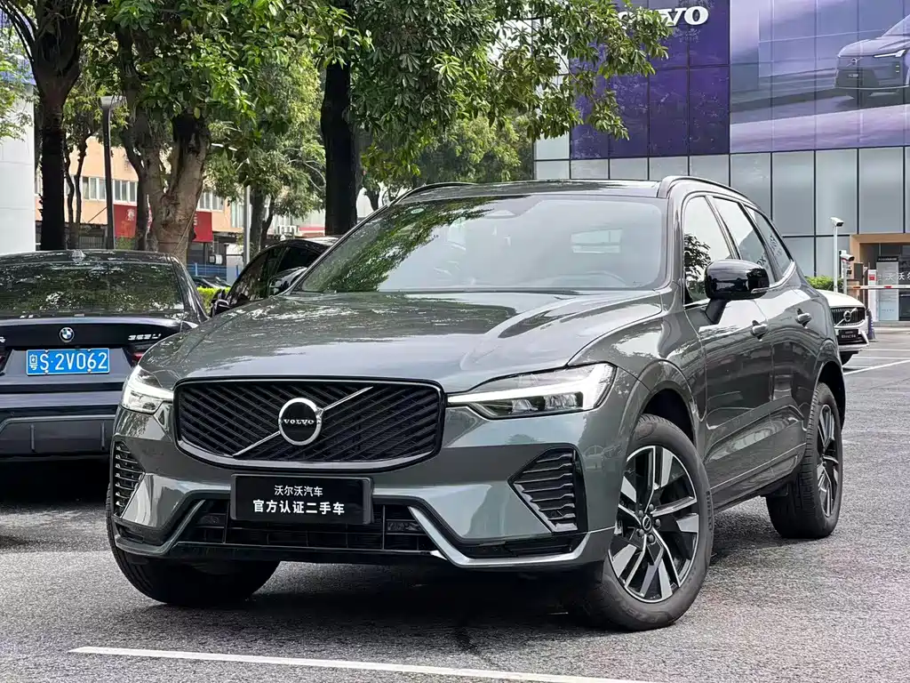Volvo XC60 2025 — фото 1