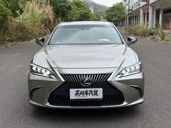 Lexus ES 2020