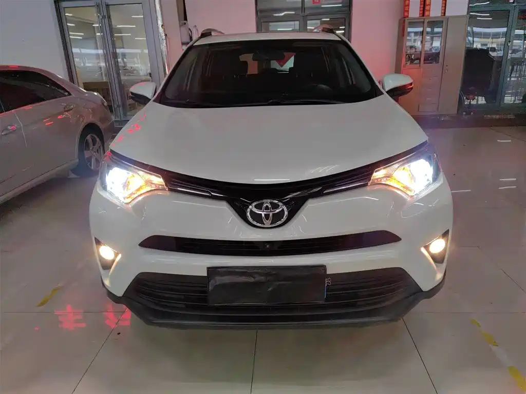 Toyota RAV4 2019 — фото 3