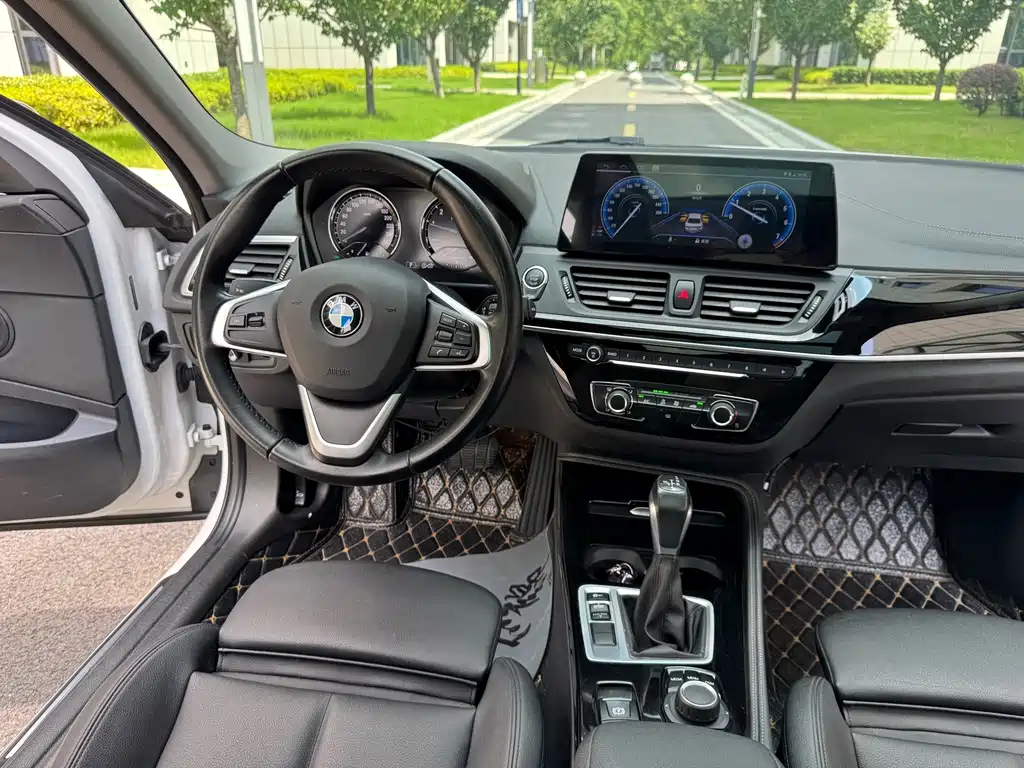 BMW 1 Series 2018 — фото 16