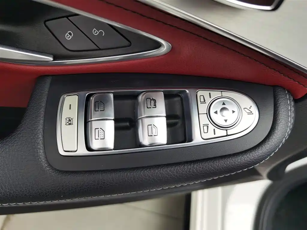 Mercedes-Benz C-Class 2018 — фото 9