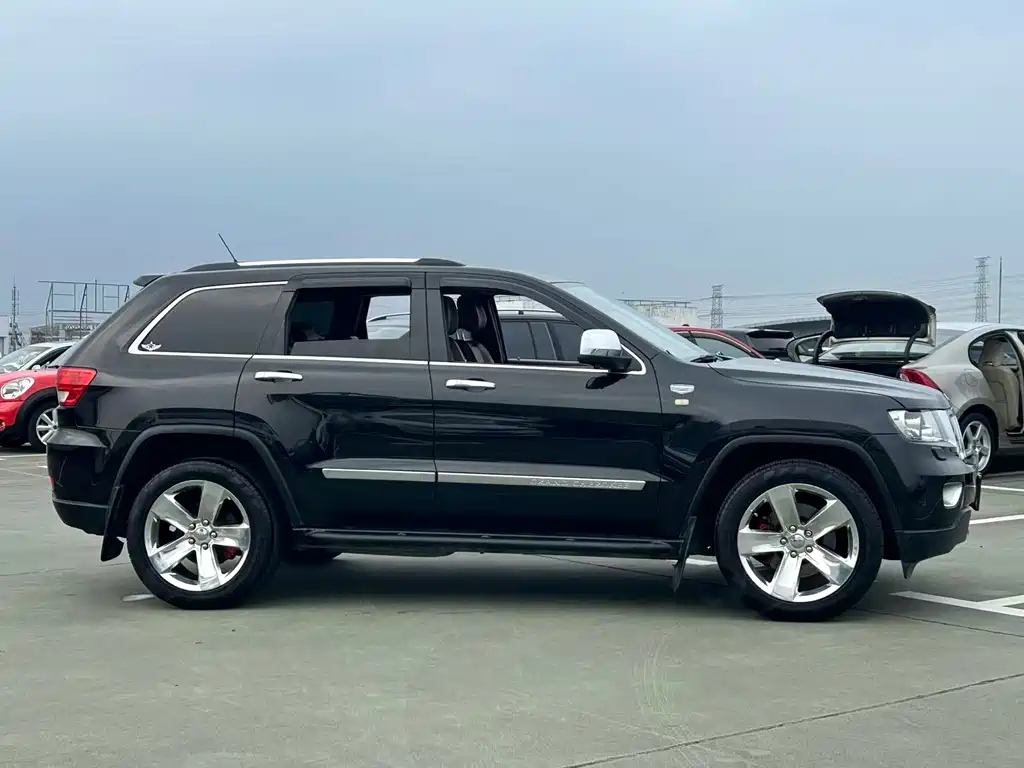 Jeep Grand Cherokee 2012 — фото 7