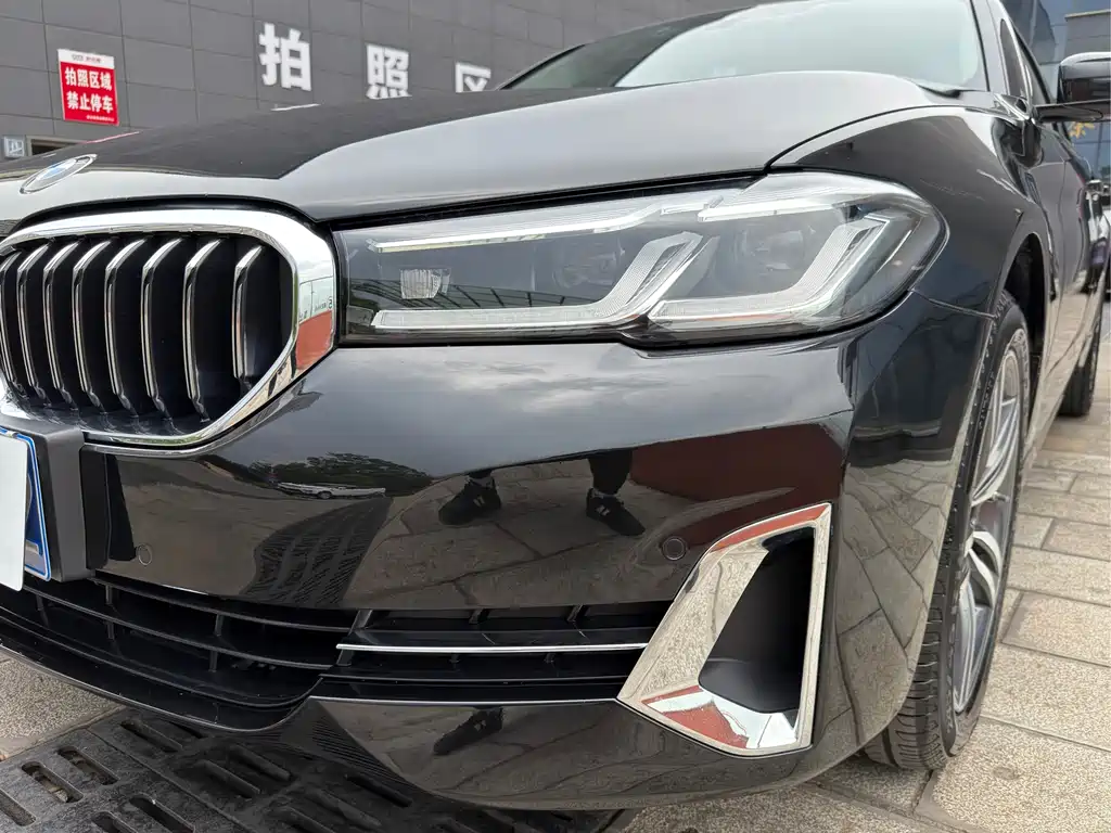 BMW 5 Series 2022 — фото 12