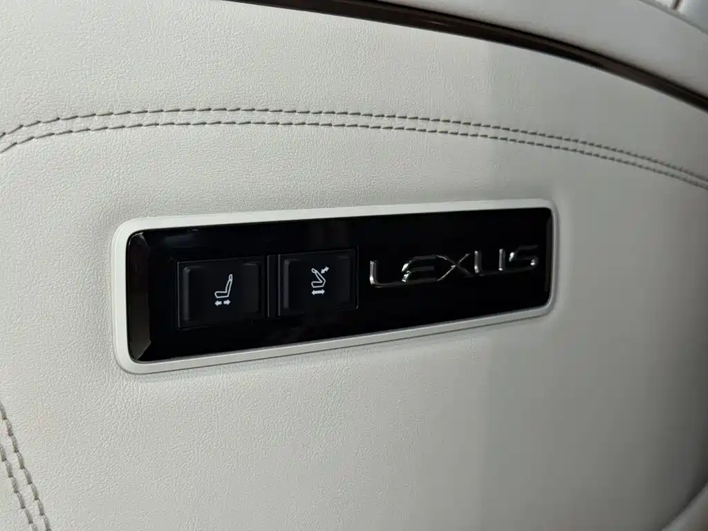 Lexus LM 2026 — фото 18