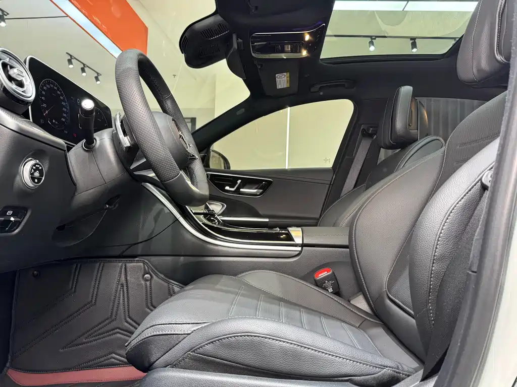 Mercedes-Benz C-Class 2024 — фото 10