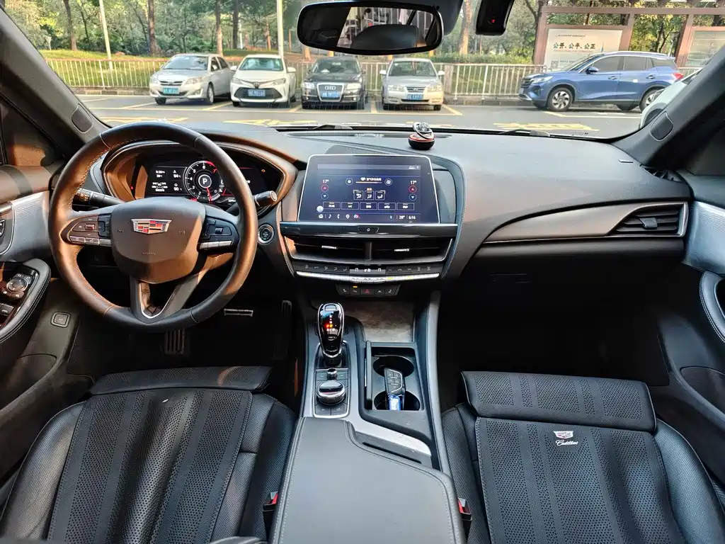 Cadillac CT5 2023 — фото 10