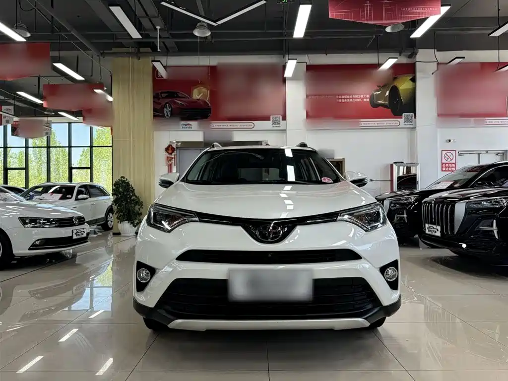 Toyota RAV4 2018 — фото 3