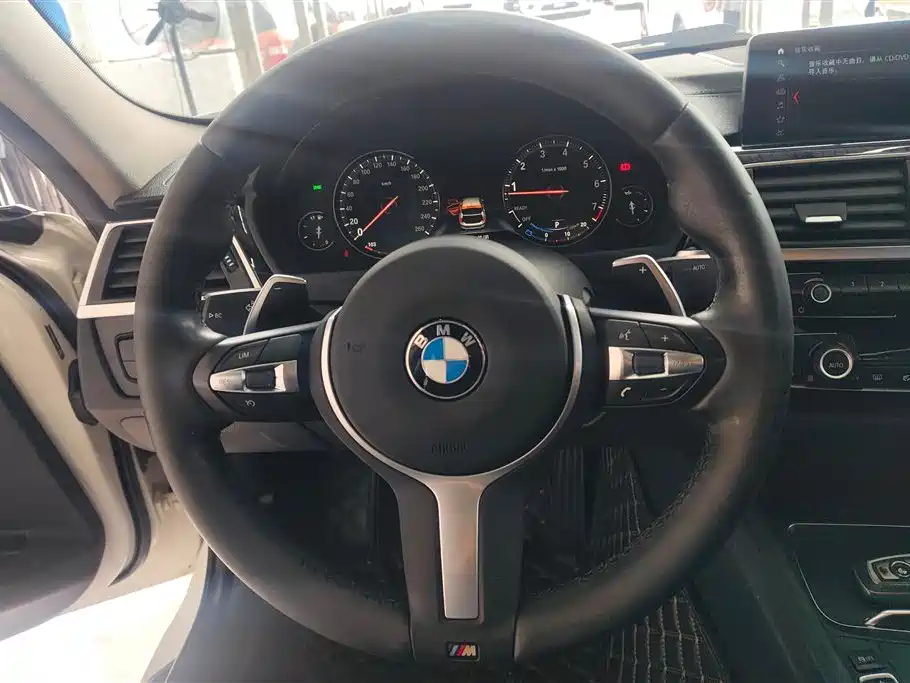 BMW 3 Series 2019 — фото 15