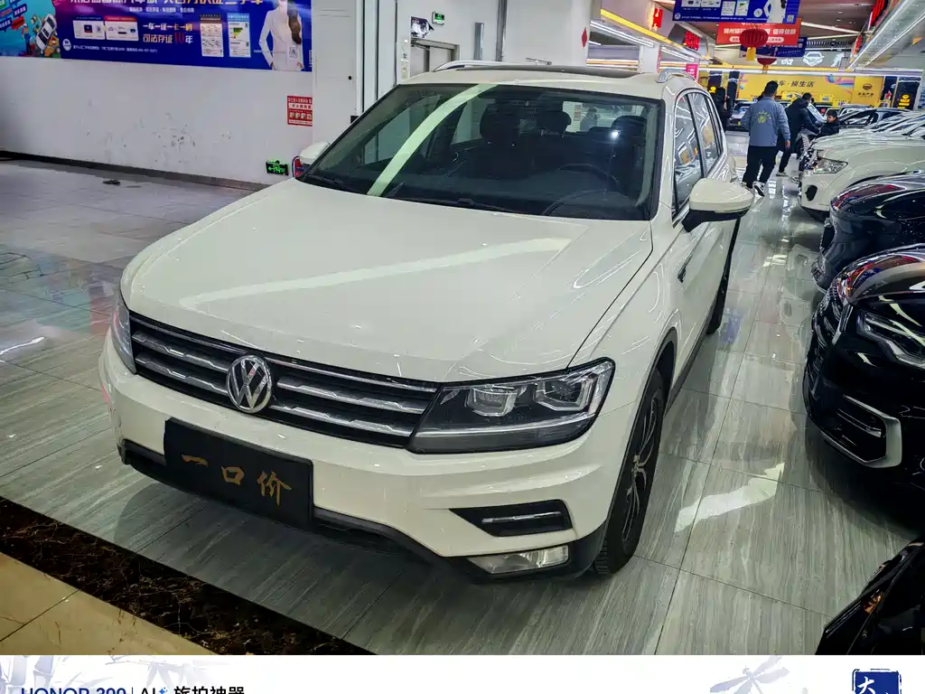 Volkswagen Tiguan L 2017 — фото 1