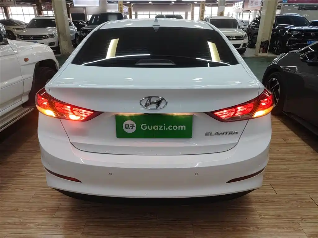 Hyundai Elantra 2020 — фото 4