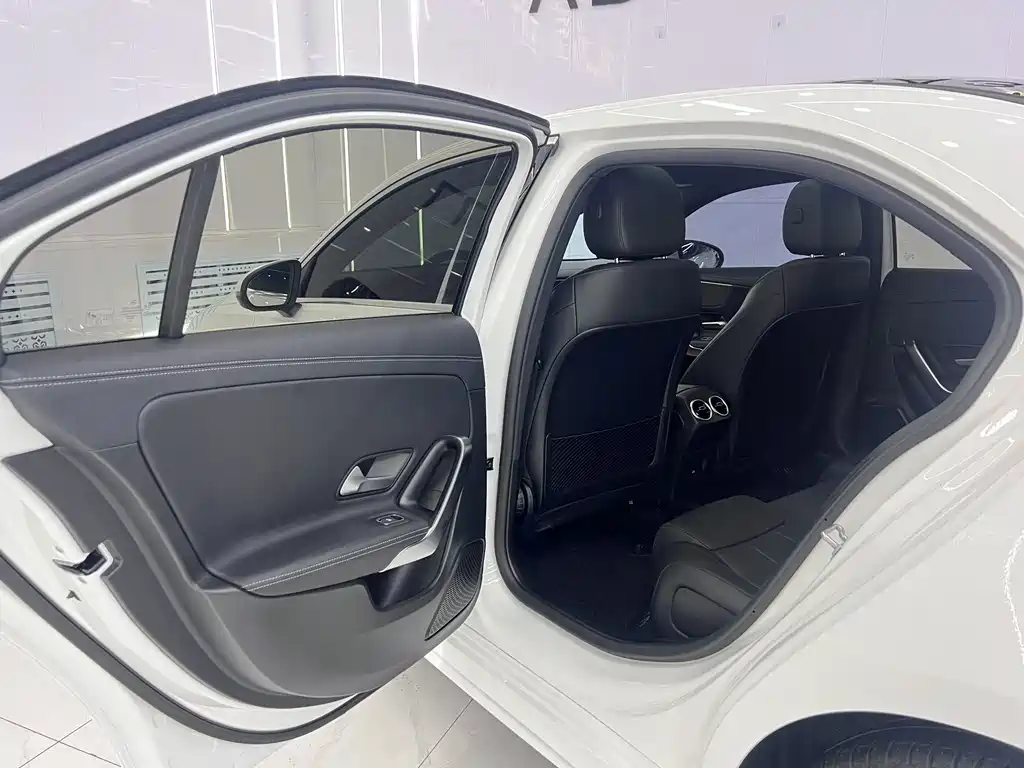 Mercedes-Benz A-Class 2024 — фото 14