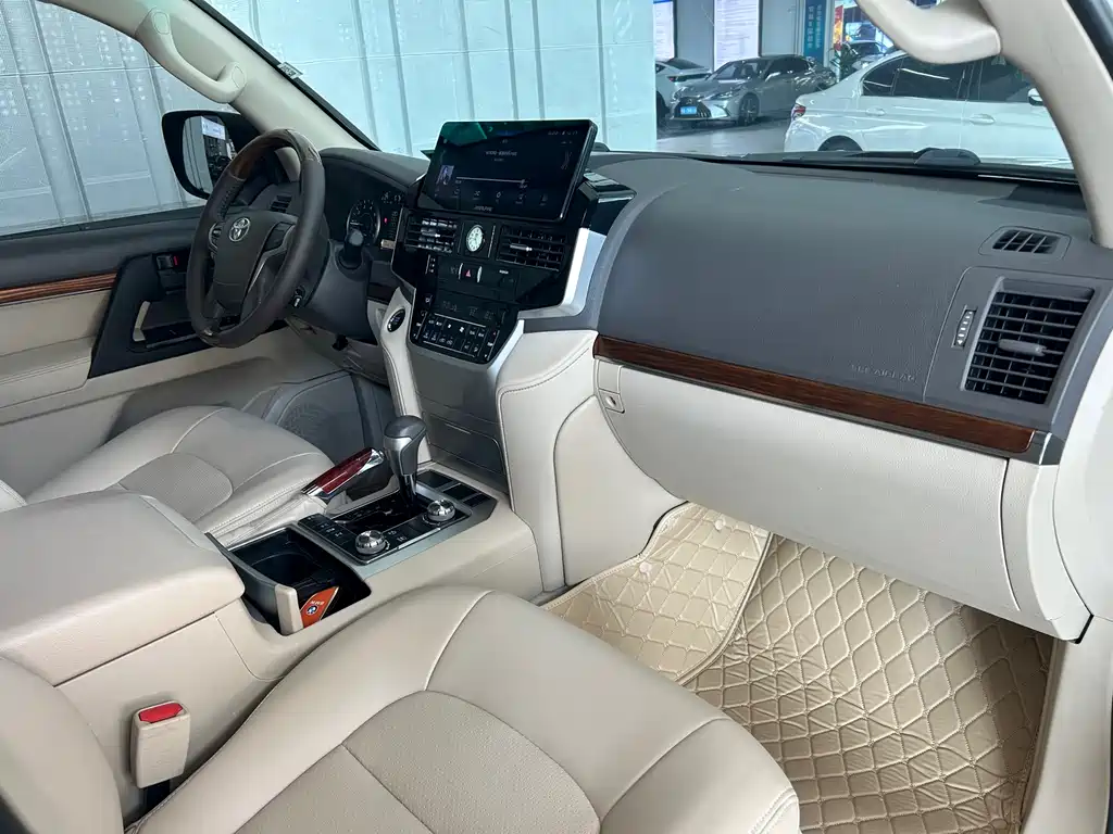 Toyota Land Cruiser 2018 — фото 10