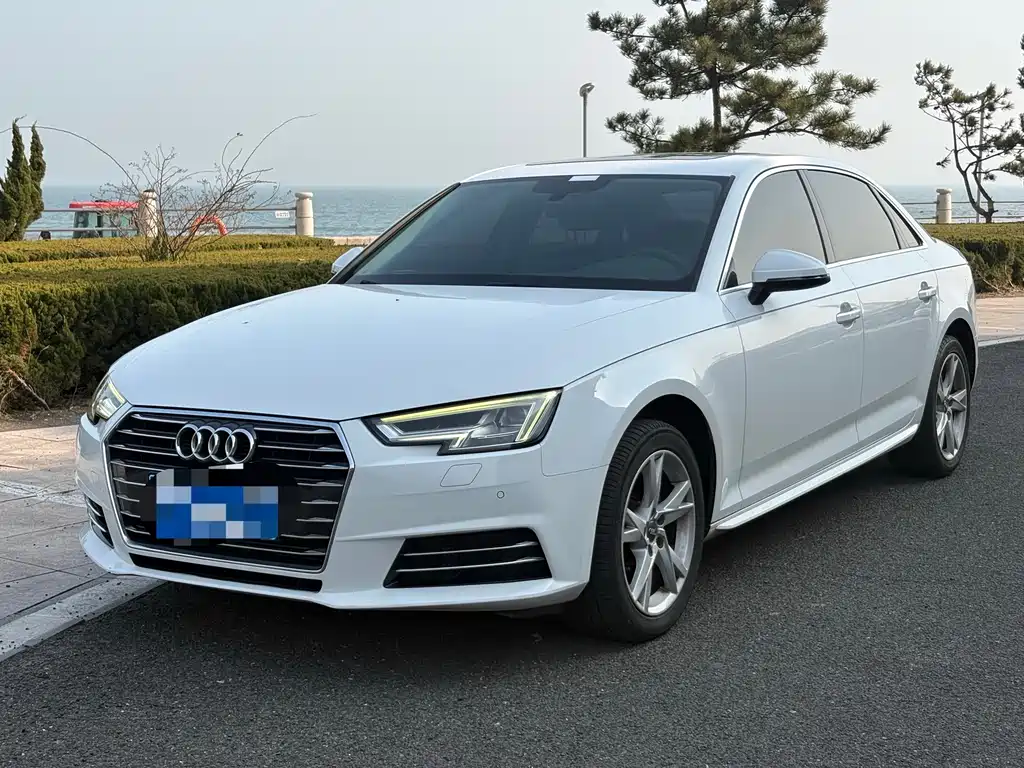 Audi A4L 2018 — фото 1