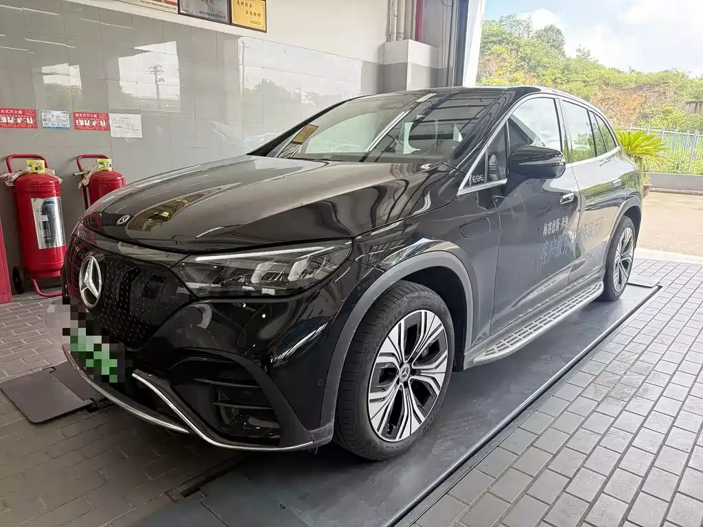 Mercedes-Benz EQE SUV 2025