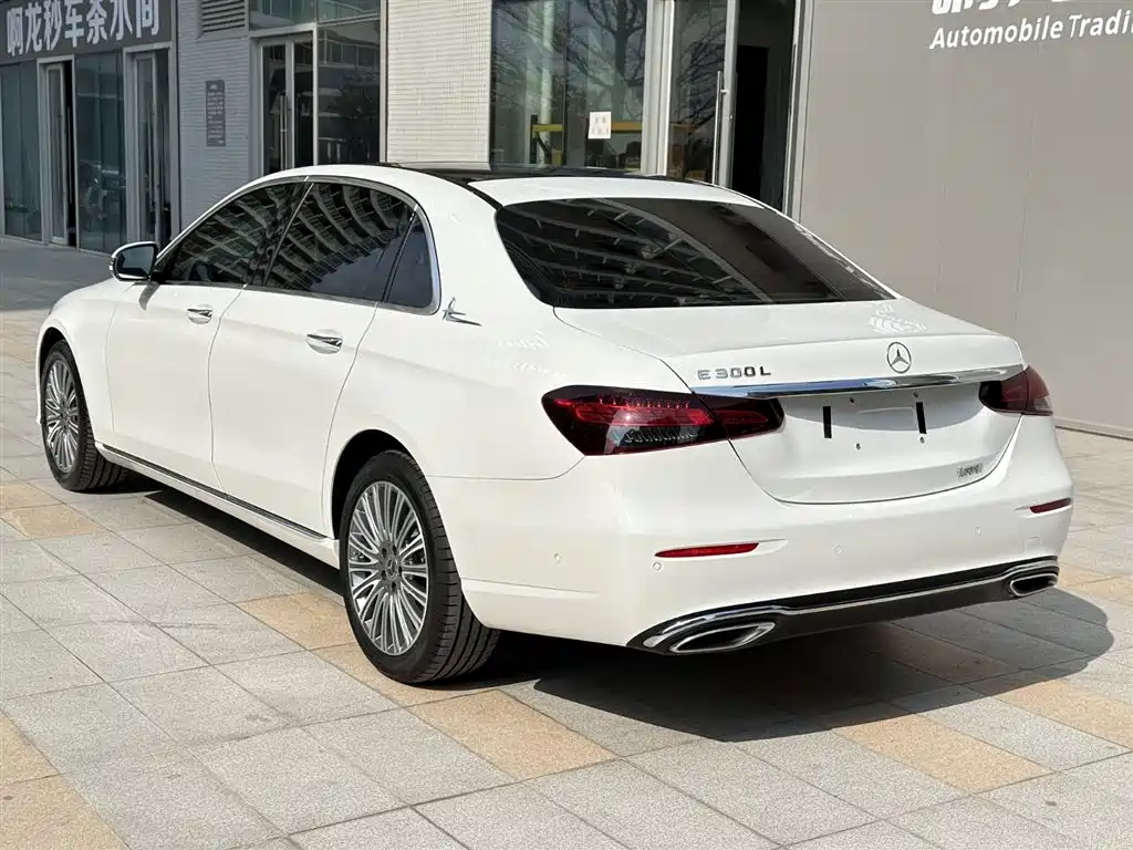 Mercedes-Benz E-Class 2023 — фото 8
